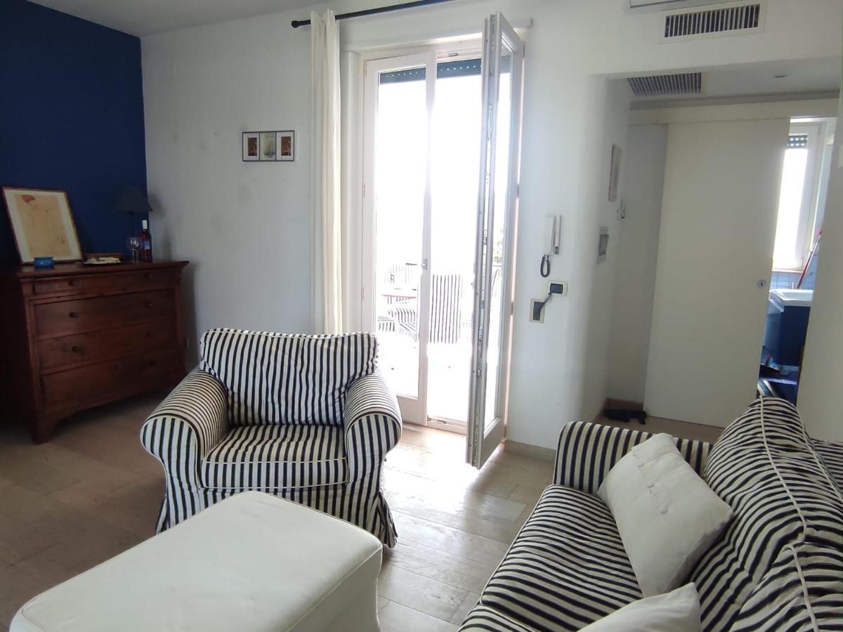 Grazioso Appartamento Vicino Al Mare San Cataldo  Luaran gambar